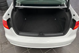 Valkoinen Audi A4 2014 kuva 20.