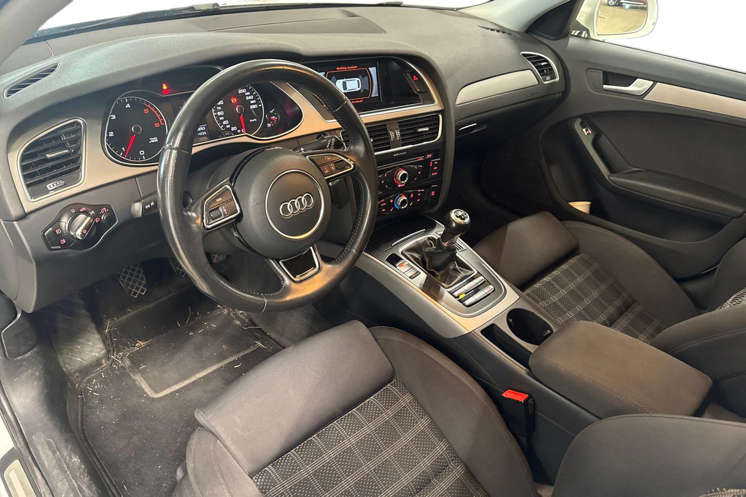 Valkoinen Audi A4 2014 kuva 3.