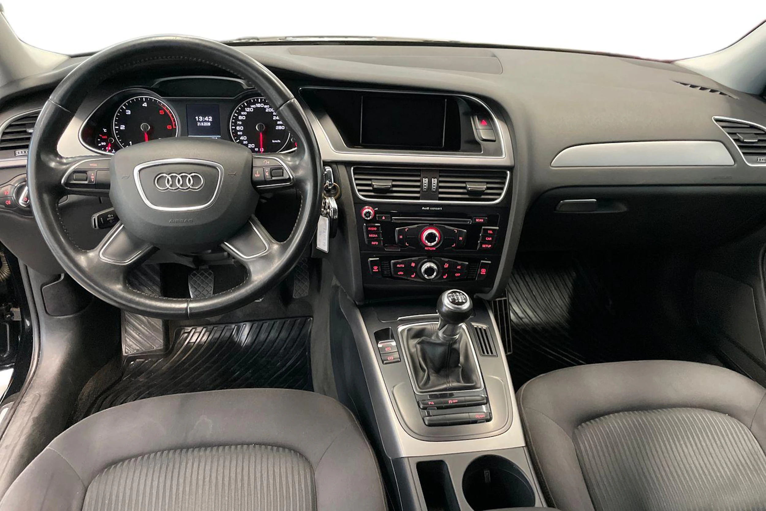 Musta Audi A4 2014 kuva 7.
