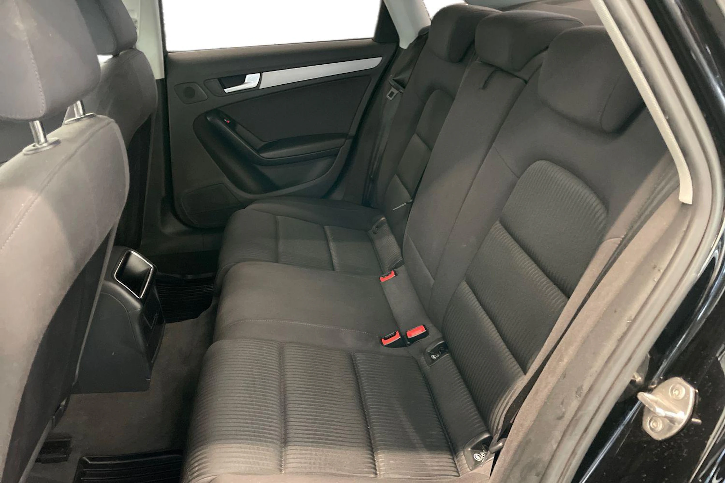 Musta Audi A4 2014 kuva 8.