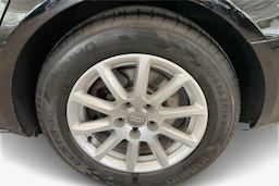 Musta Audi A4 2014 kuva 9.