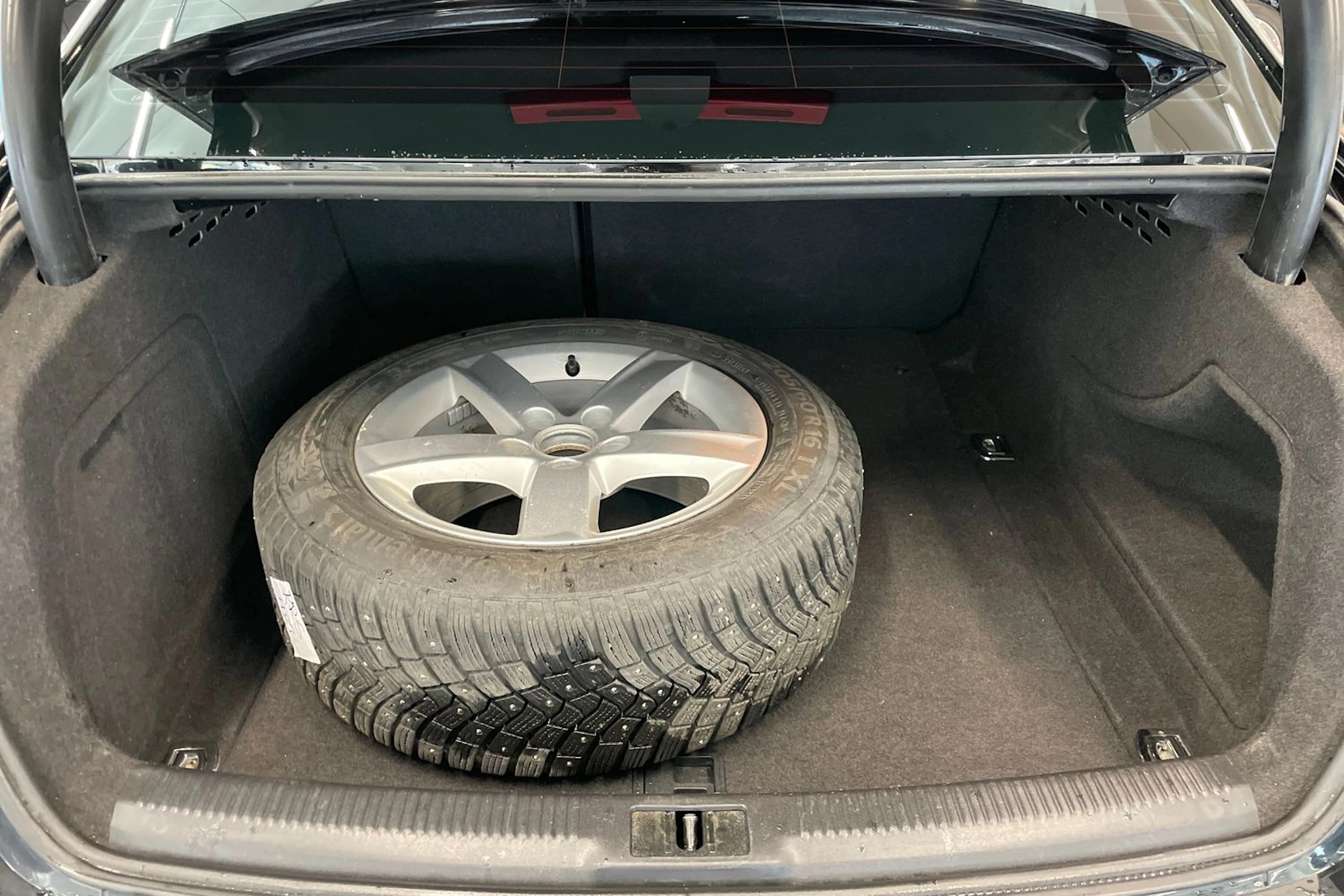 Musta Audi A4 2014 kuva 12.
