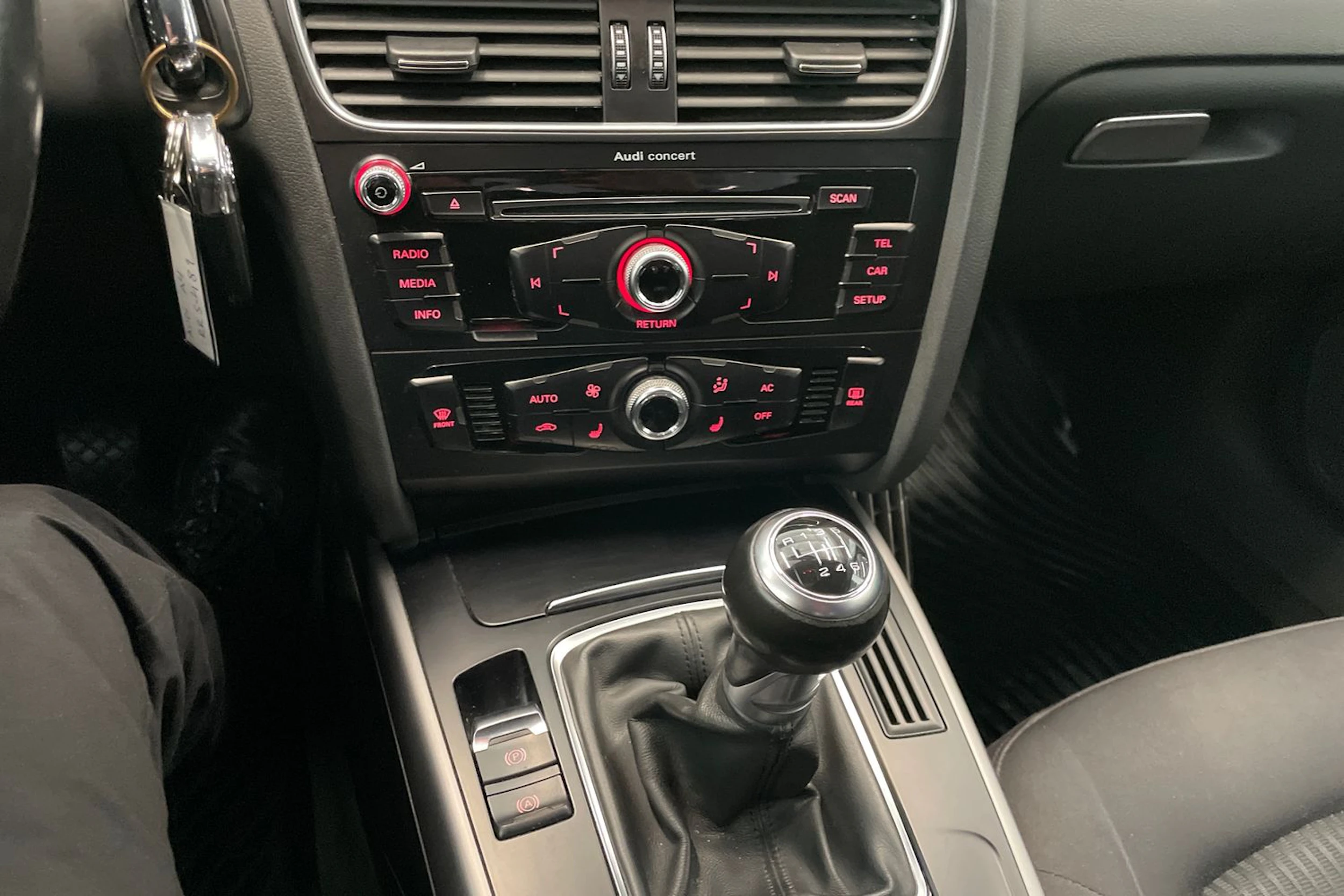Musta Audi A4 2014 kuva 14.