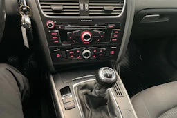 Musta Audi A4 2014 kuva 14.