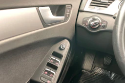 Musta Audi A4 2014 kuva 16.