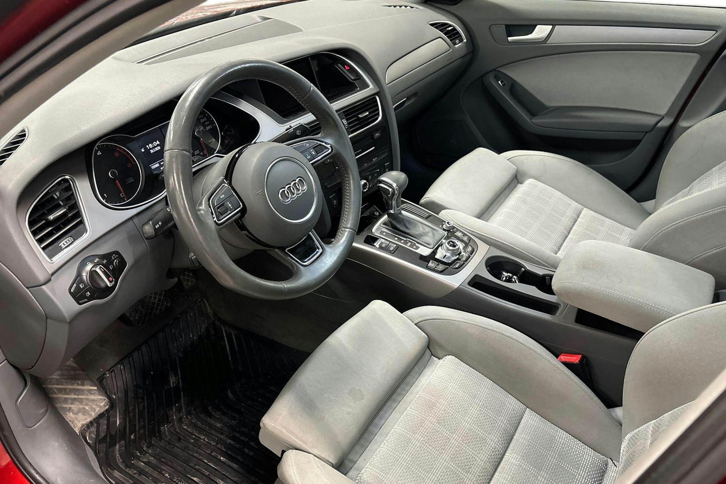 punainen Audi A4 2014 kuva 3.