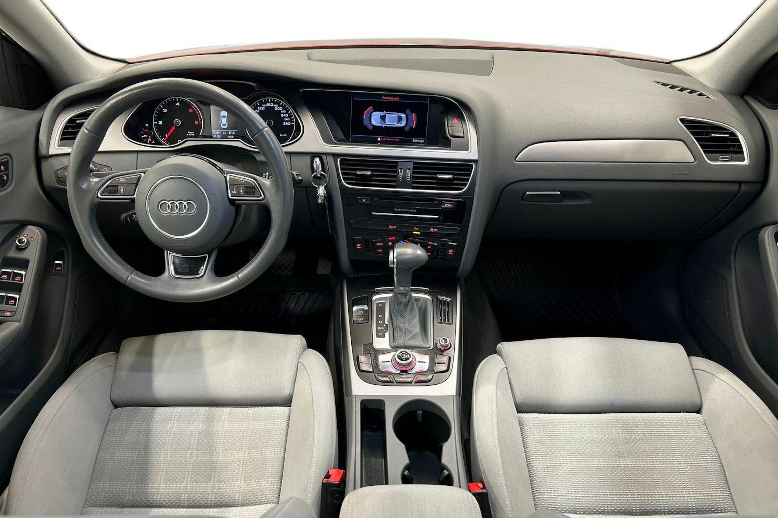 punainen Audi A4 2014 kuva 9.