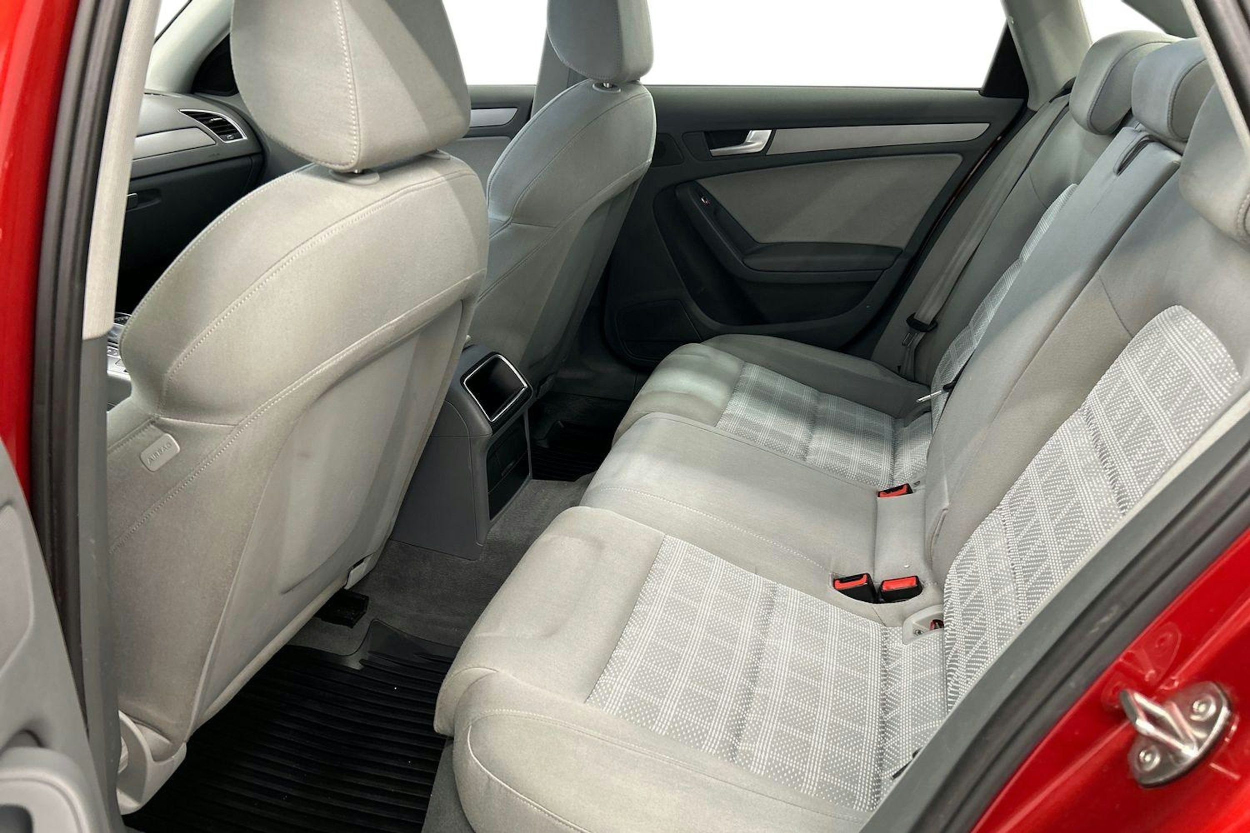 punainen Audi A4 2014 kuva 10.