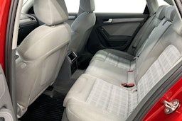 punainen Audi A4 2014 kuva 10.