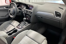 punainen Audi A4 2014 kuva 14.