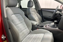 punainen Audi A4 2014 kuva 15.