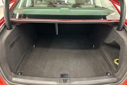 punainen Audi A4 2014 kuva 16.