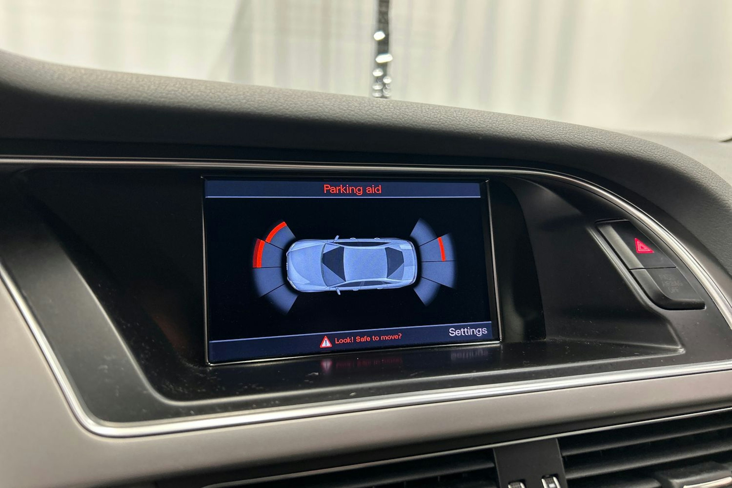 punainen Audi A4 2014 kuva 21.