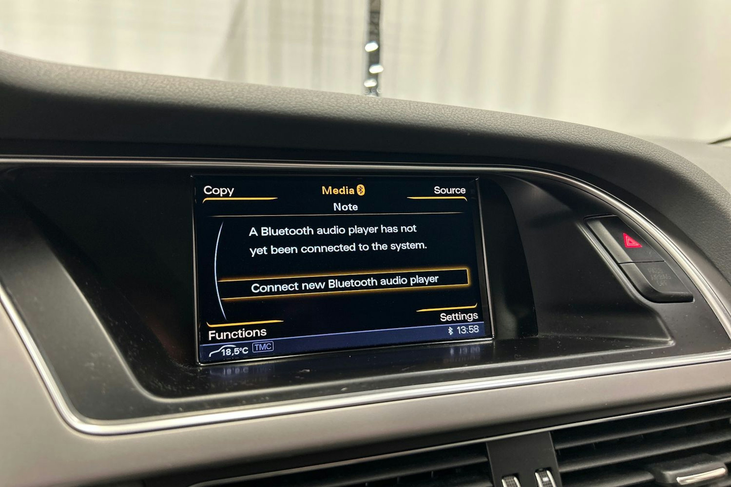 punainen Audi A4 2014 kuva 22.