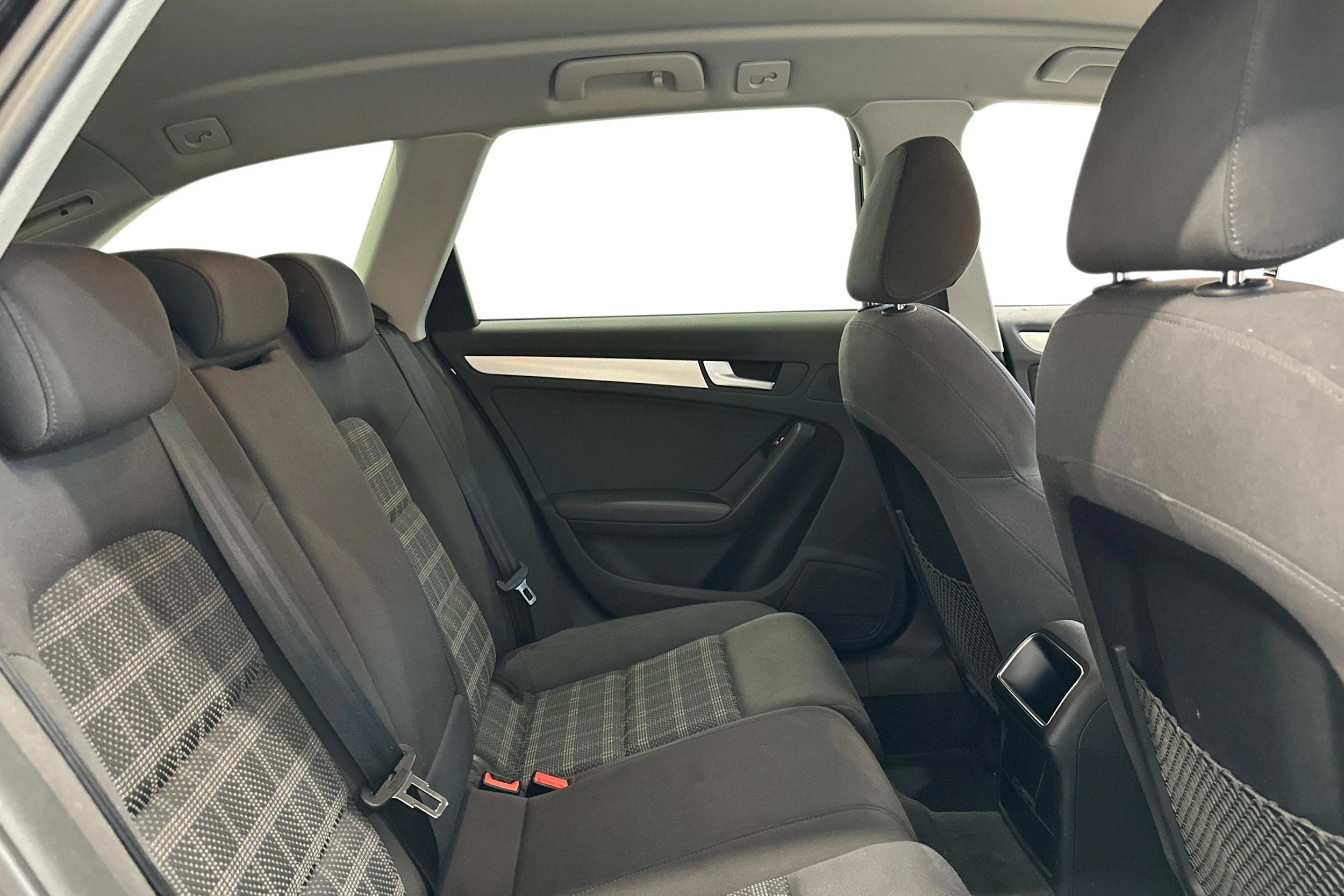musta Audi A4 2014 kuva 9.