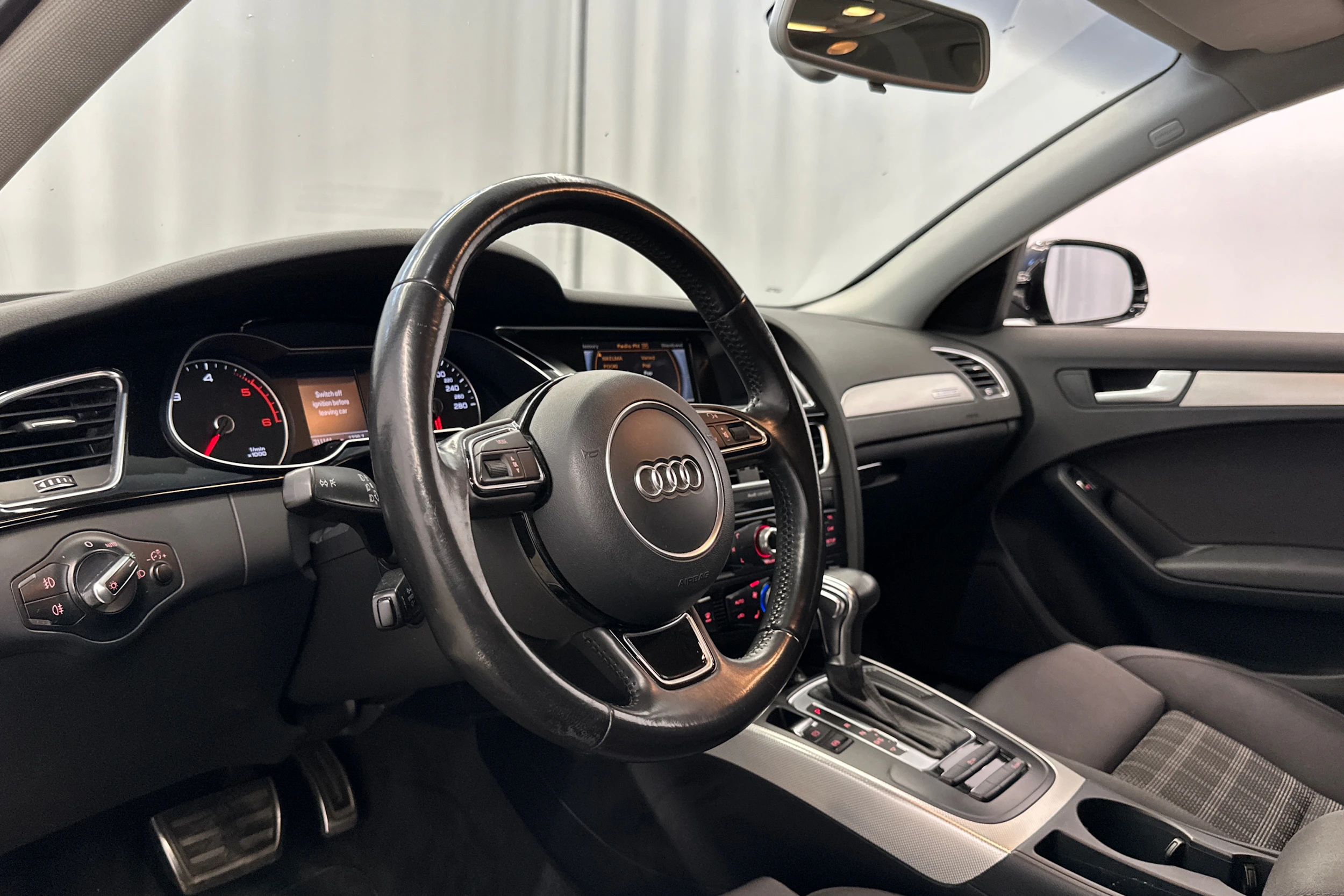 musta Audi A4 2014 kuva 10.