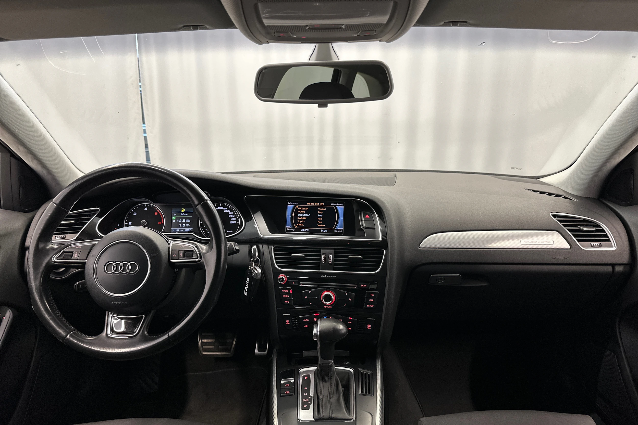 musta Audi A4 2014 kuva 11.