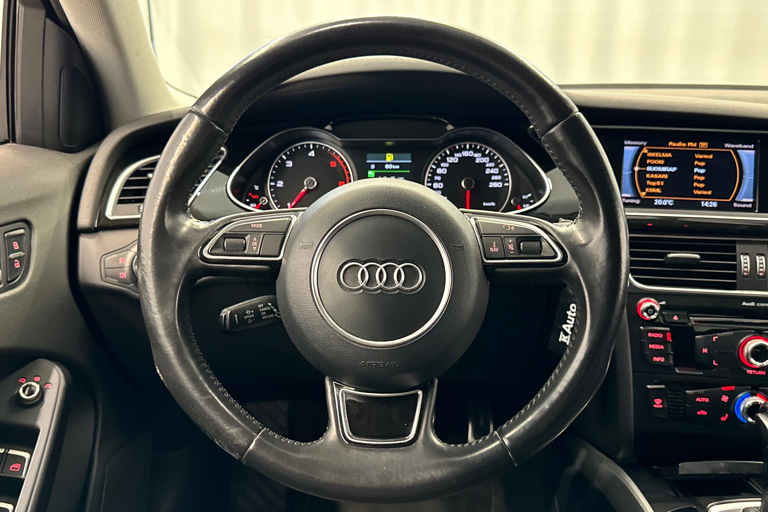 musta Audi A4 2014 kuva 12.