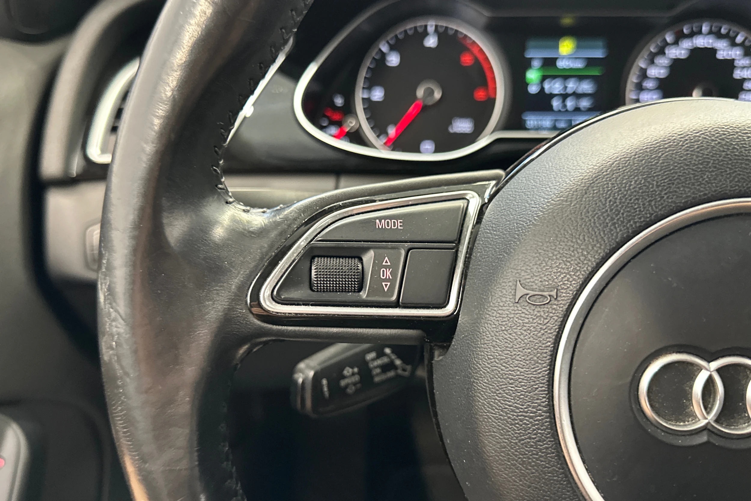 musta Audi A4 2014 kuva 13.