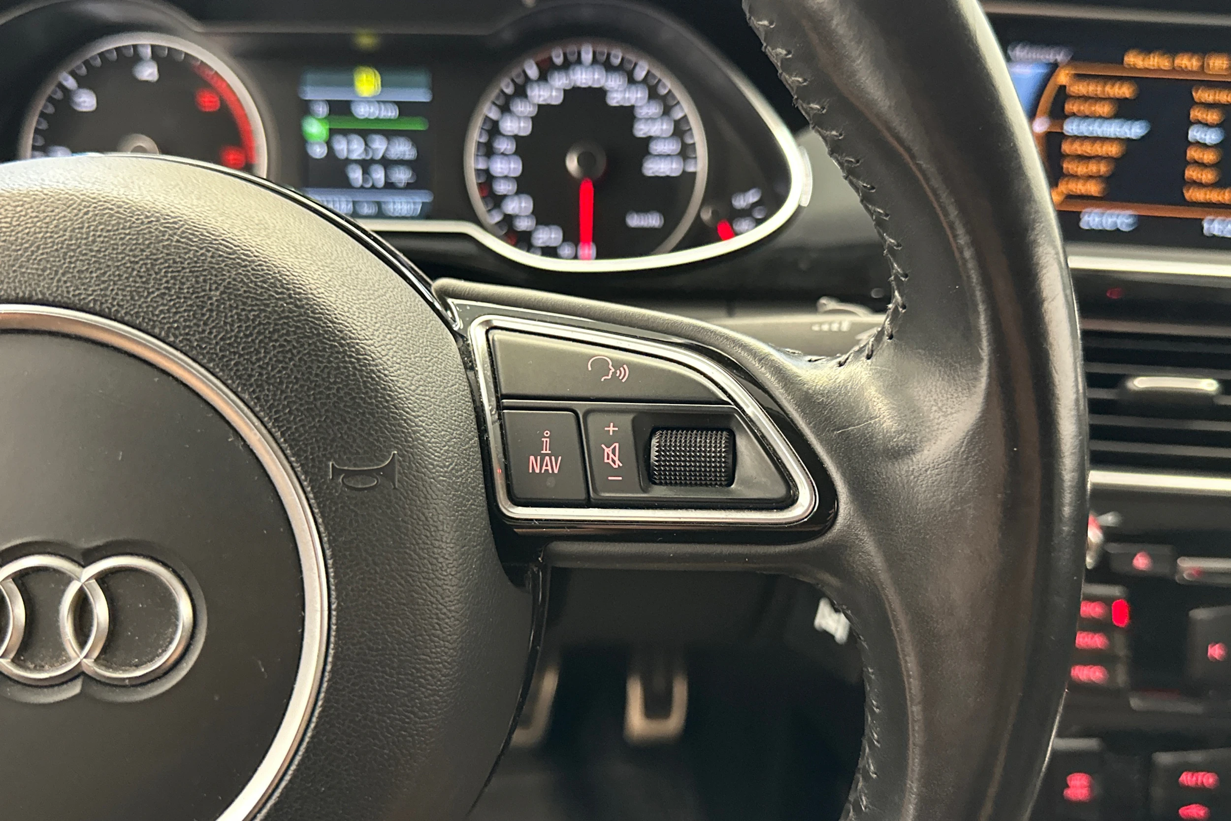 musta Audi A4 2014 kuva 14.
