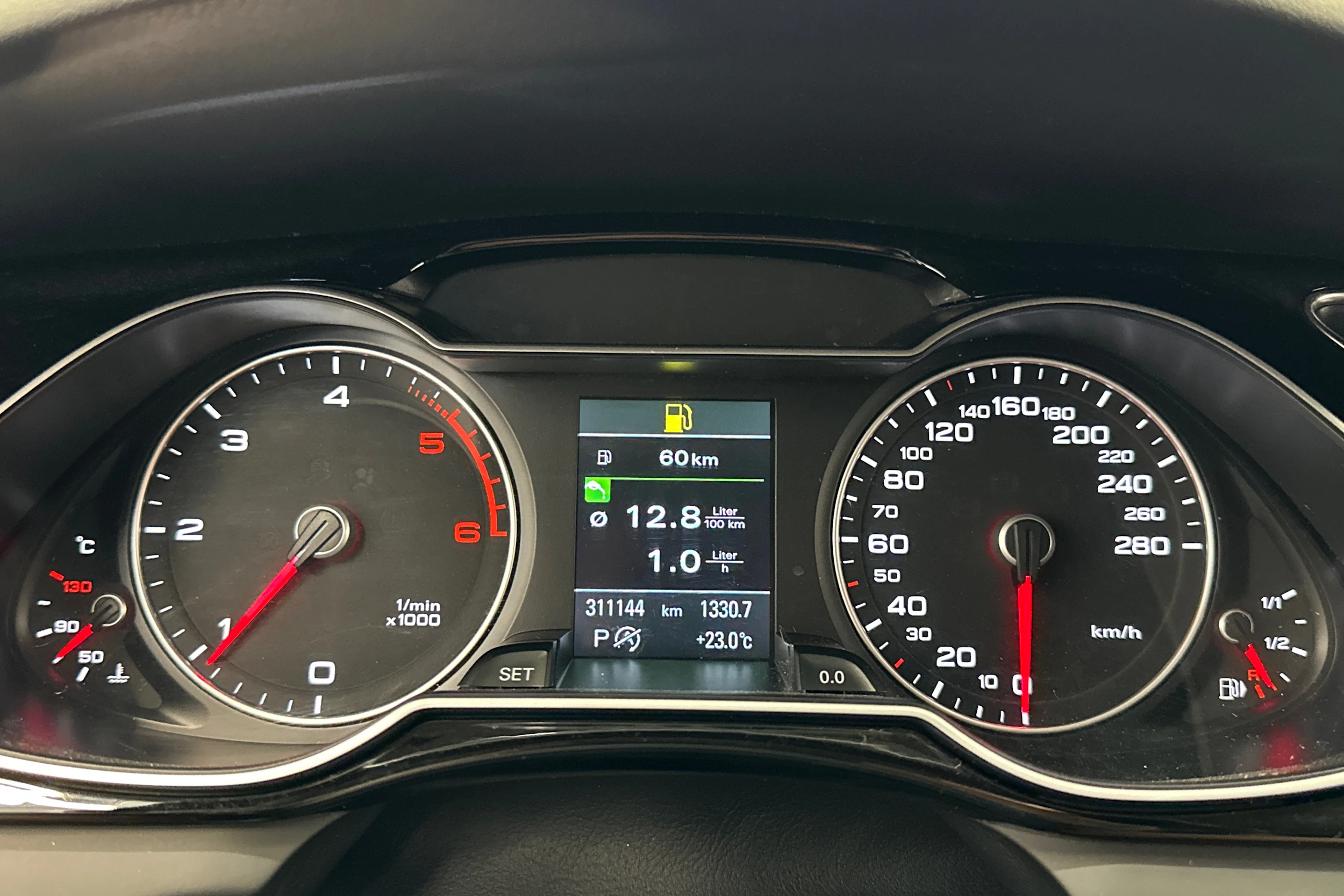 musta Audi A4 2014 kuva 15.