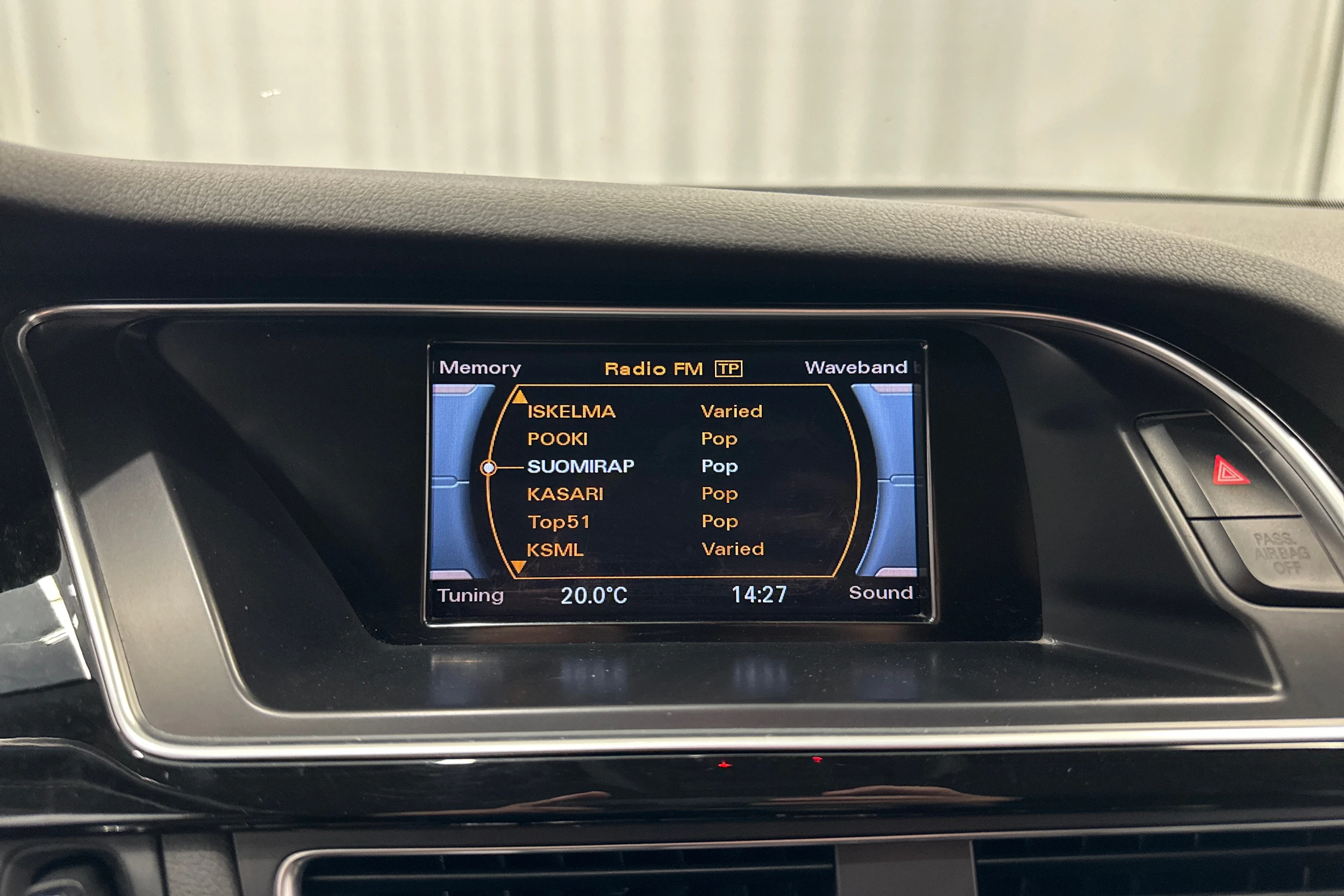 musta Audi A4 2014 kuva 18.