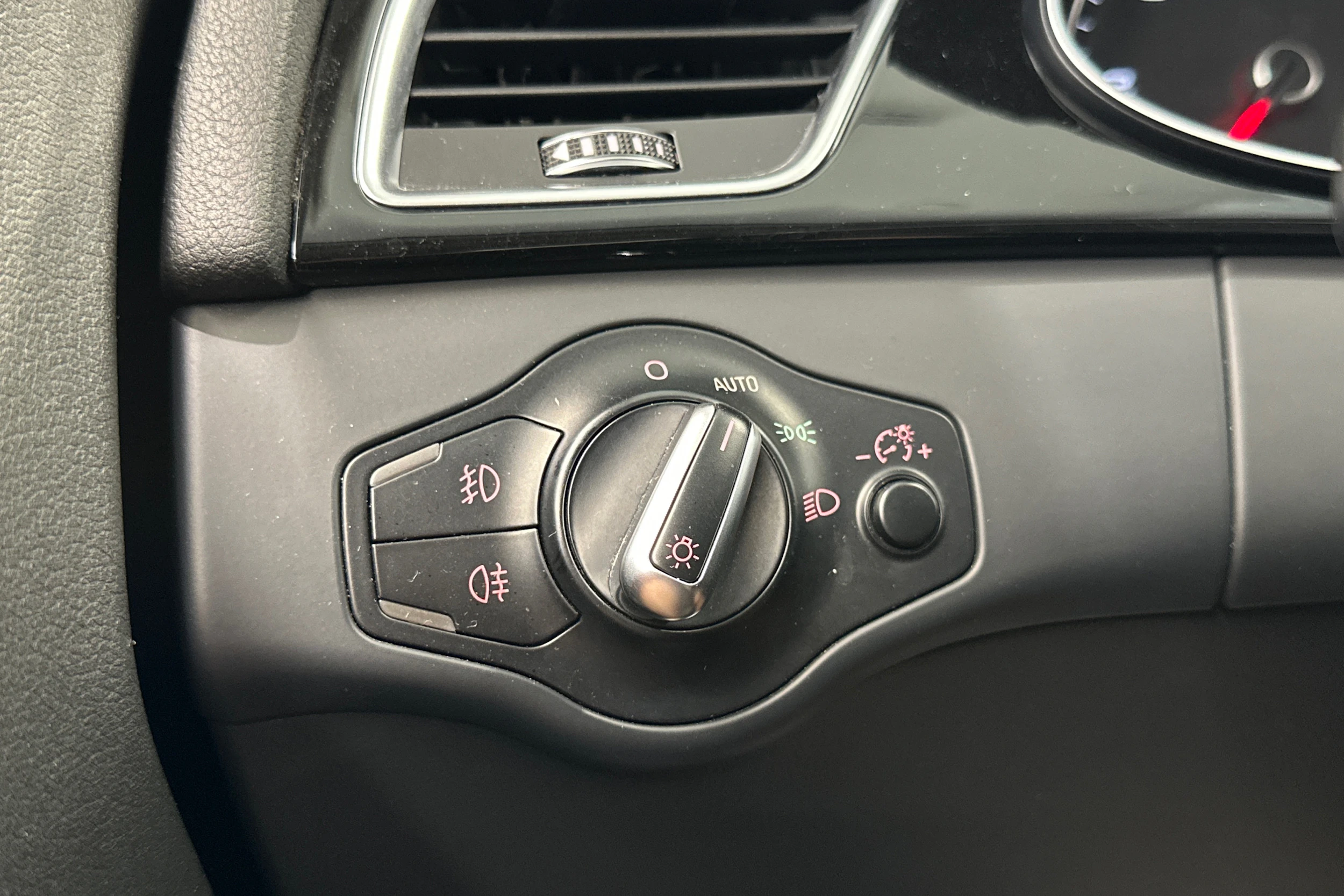 musta Audi A4 2014 kuva 20.
