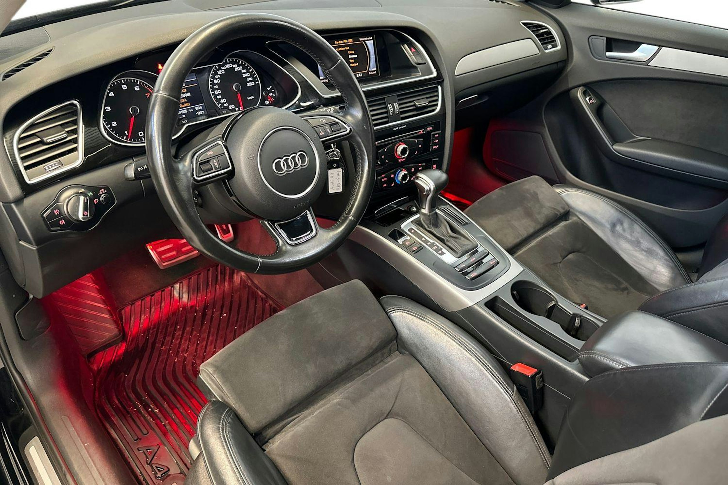 Musta Audi A4 2015 kuva 10.