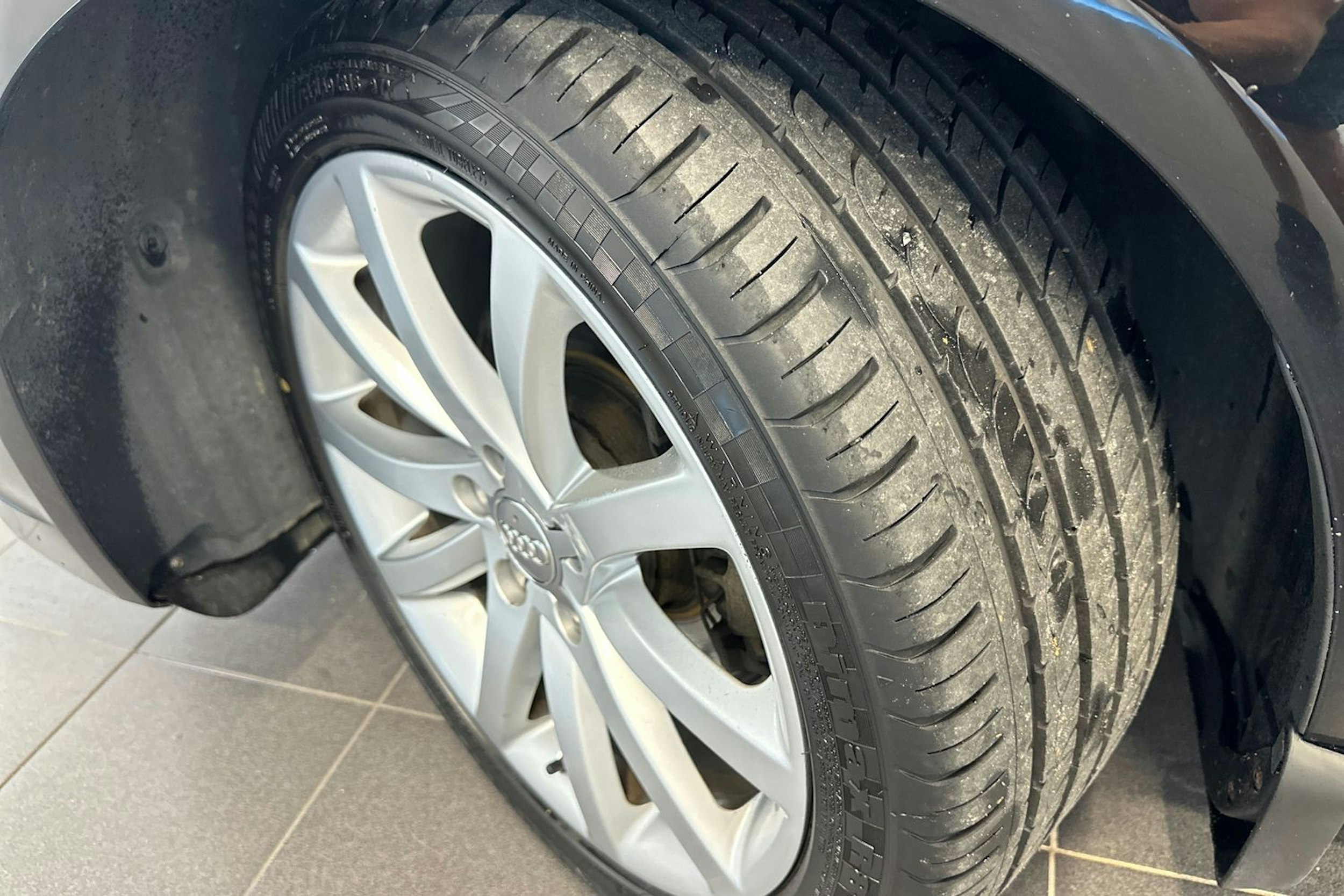 Musta Audi A4 2015 kuva 16.