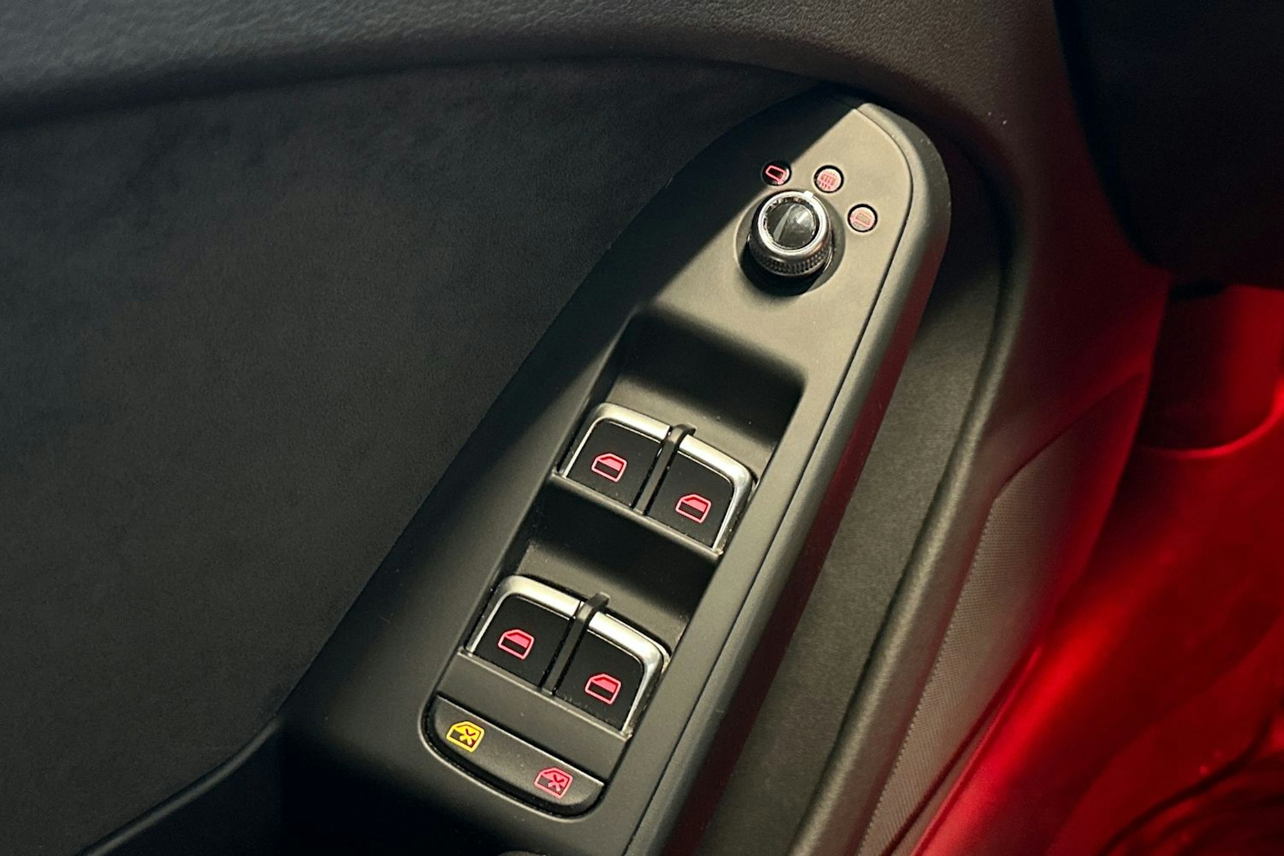 Musta Audi A4 2015 kuva 18.