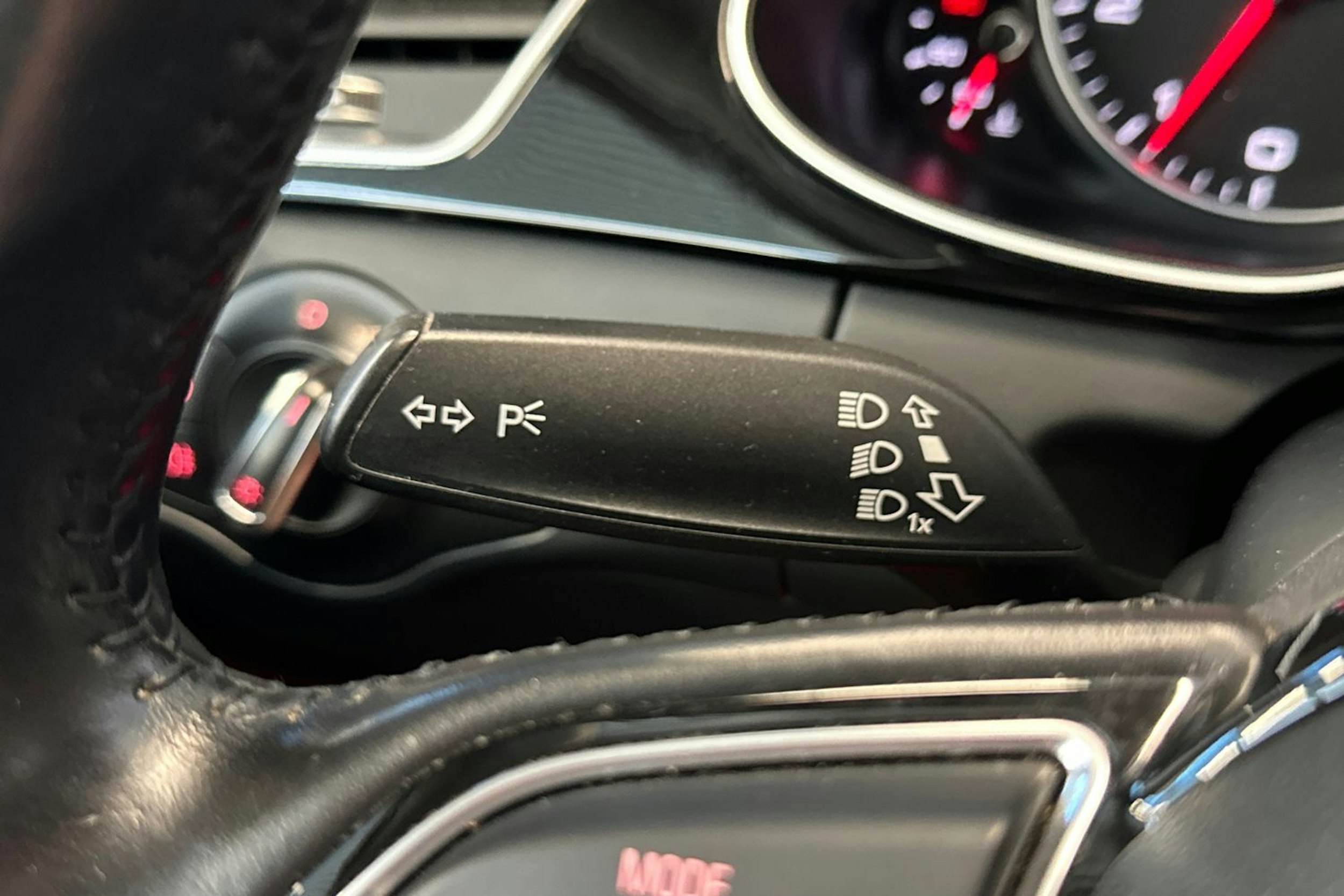 Musta Audi A4 2015 kuva 20.