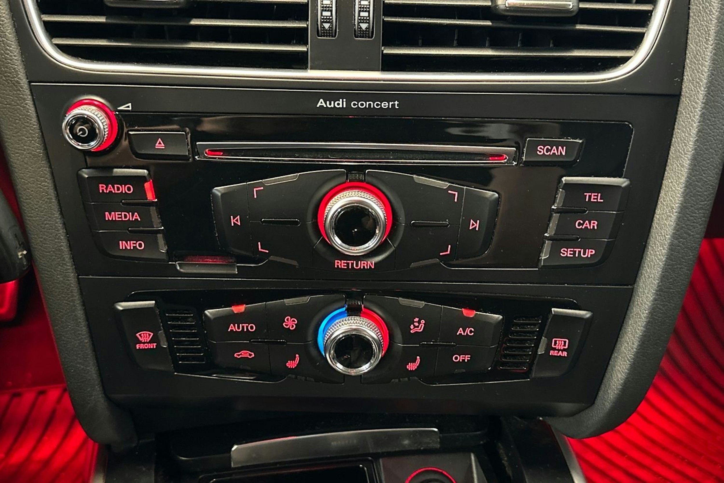 Musta Audi A4 2015 kuva 25.