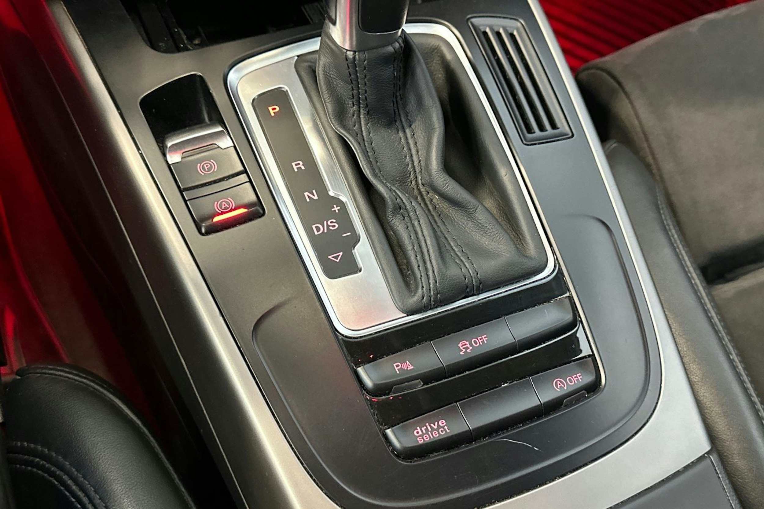 Musta Audi A4 2015 kuva 26.