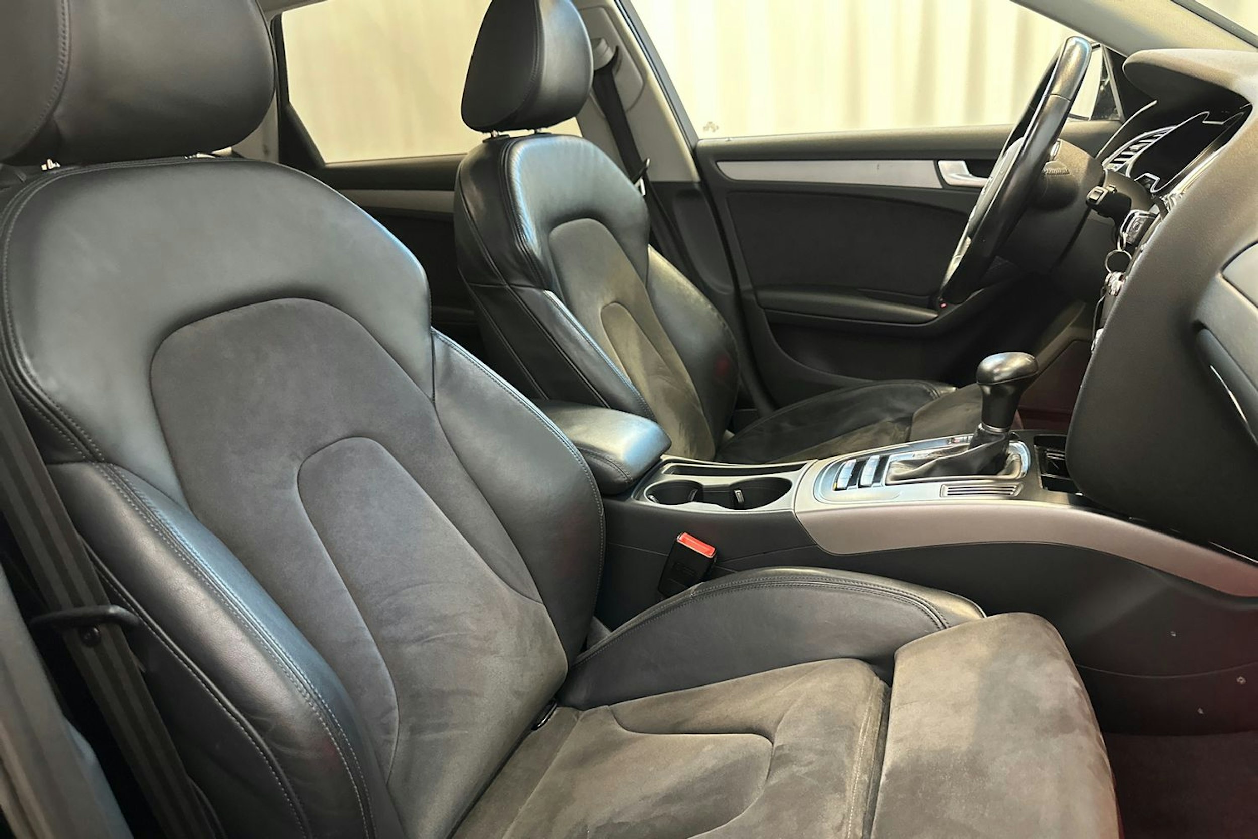 Musta Audi A4 2015 kuva 27.
