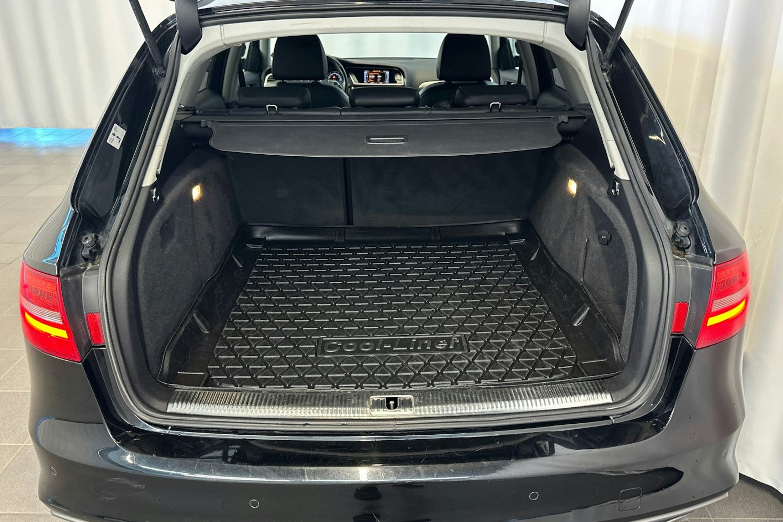 Musta Audi A4 2015 kuva 28.