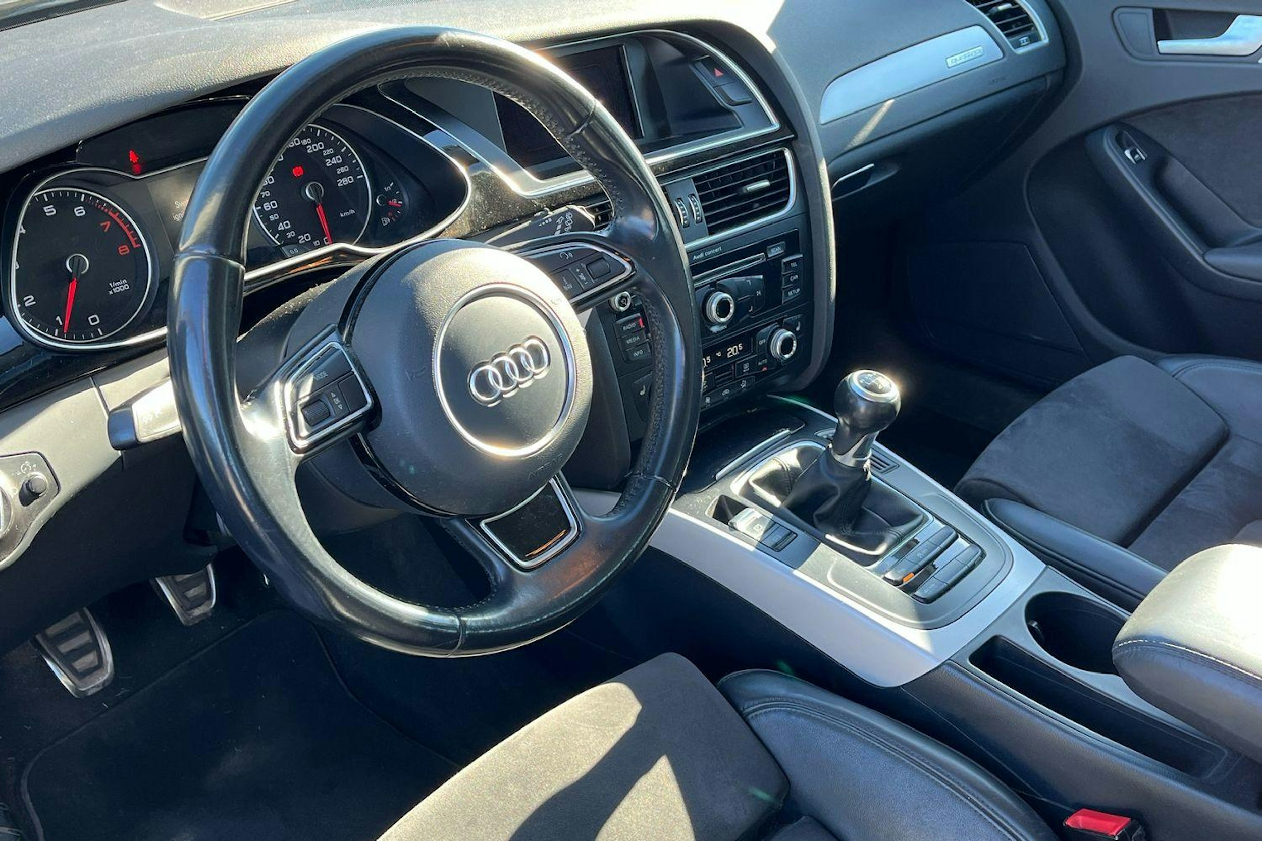 met. harmaa Audi A4 2015 kuva 3.
