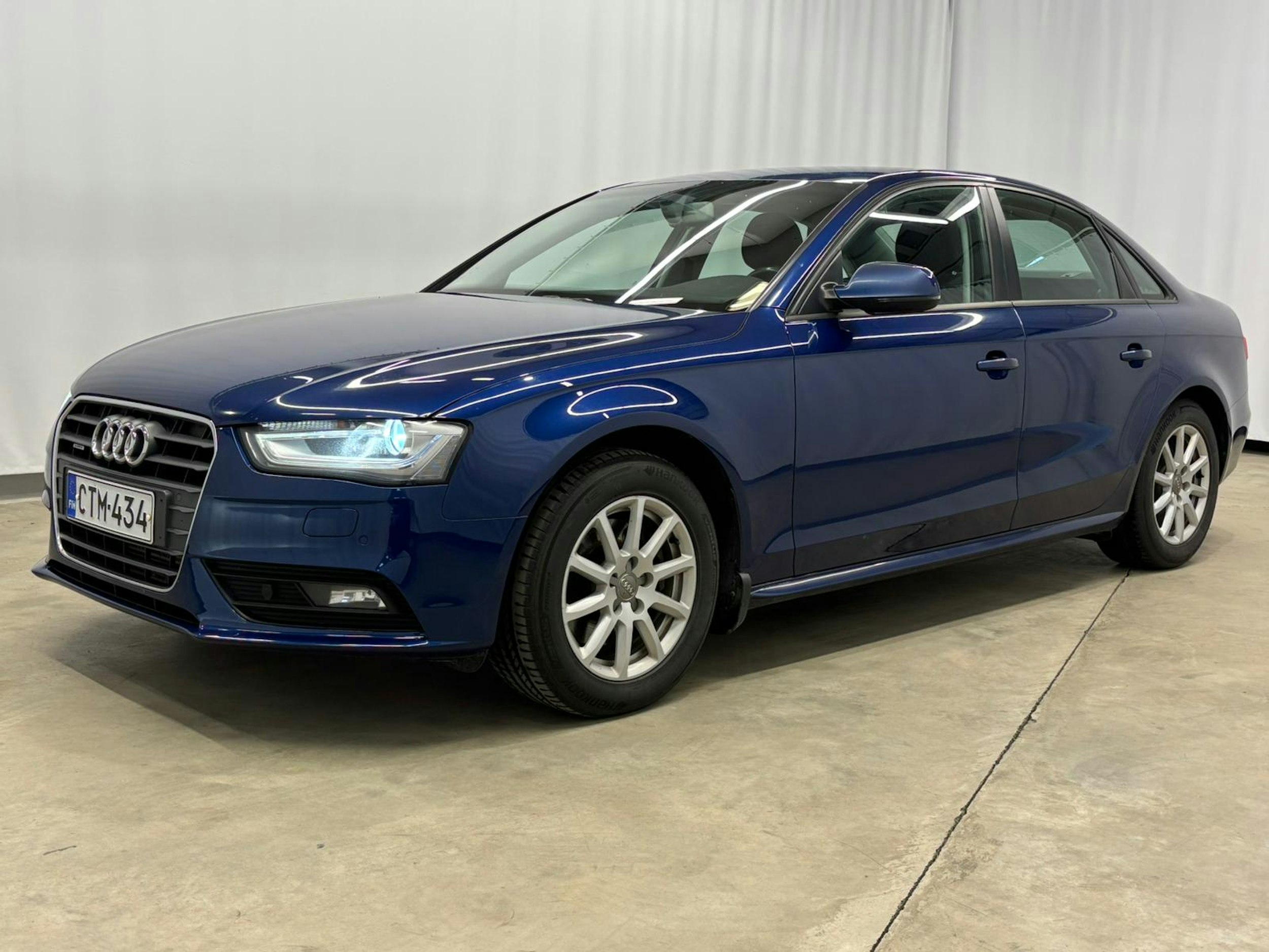 met. sininen Audi A4 2015 kuva 3.
