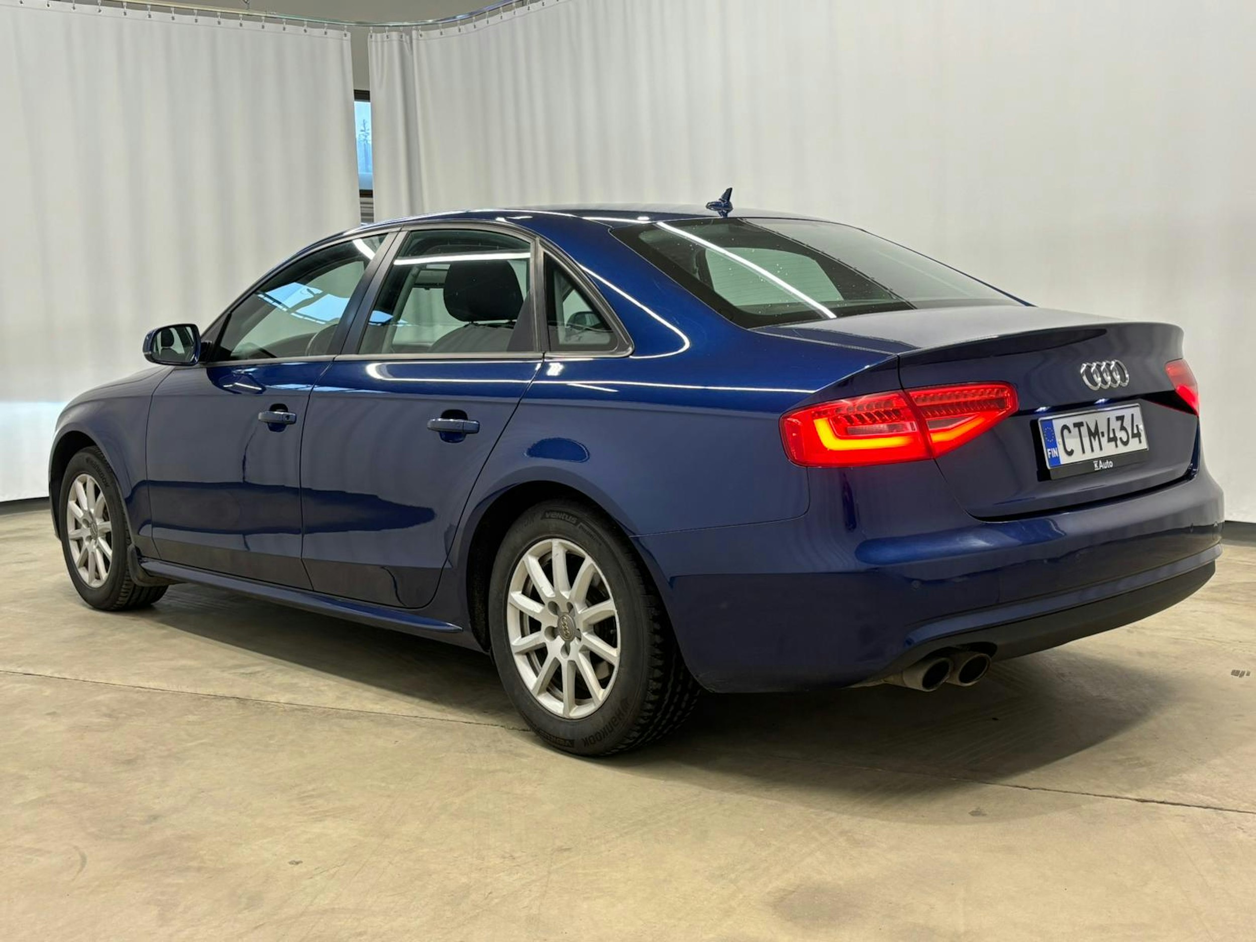 met. sininen Audi A4 2015 kuva 4.
