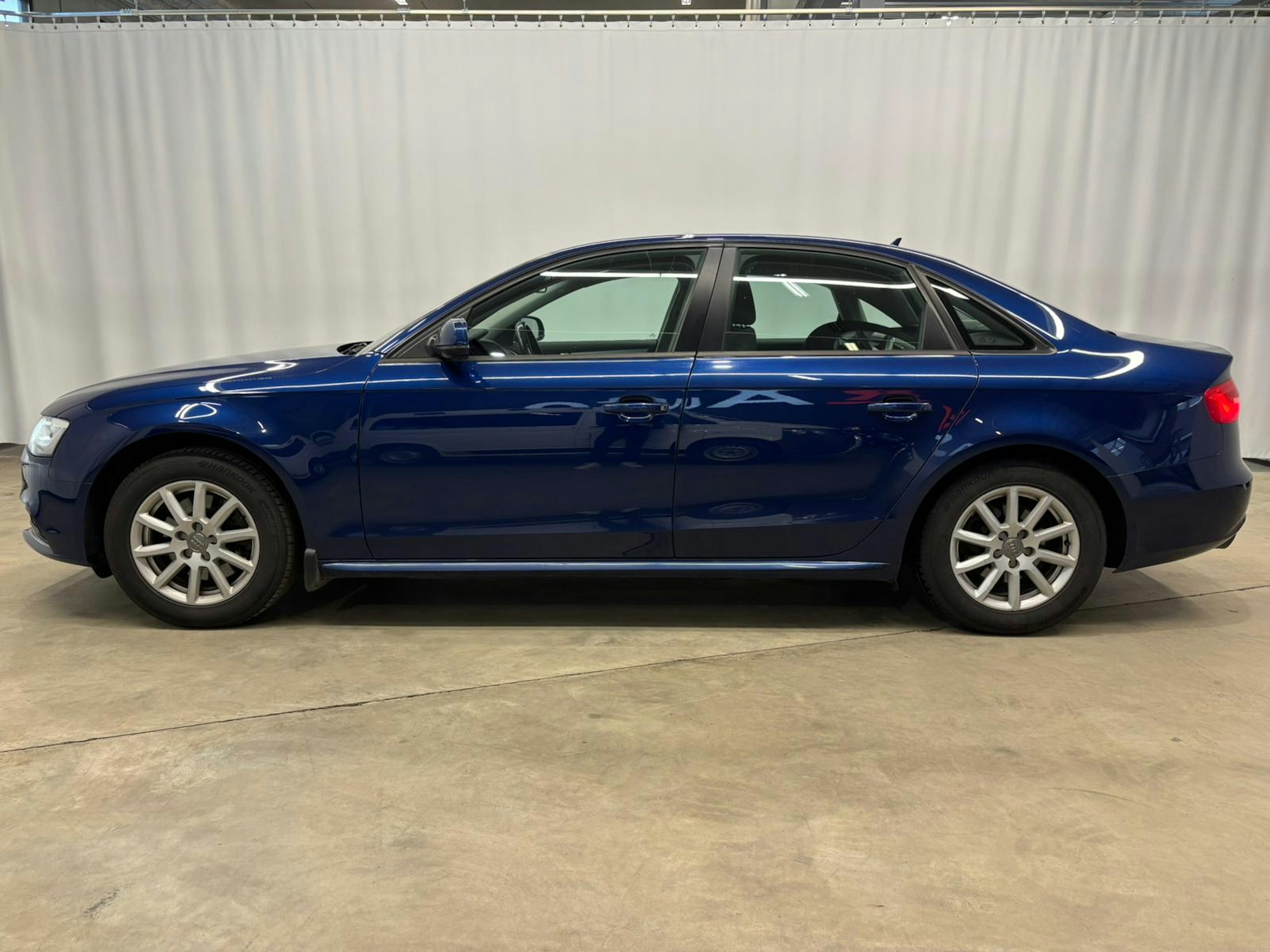 met. sininen Audi A4 2015 kuva 7.