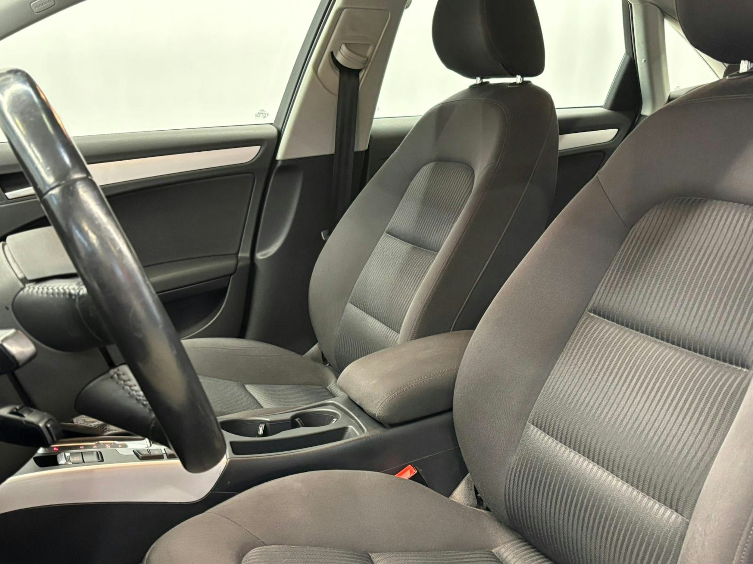 met. sininen Audi A4 2015 kuva 9.