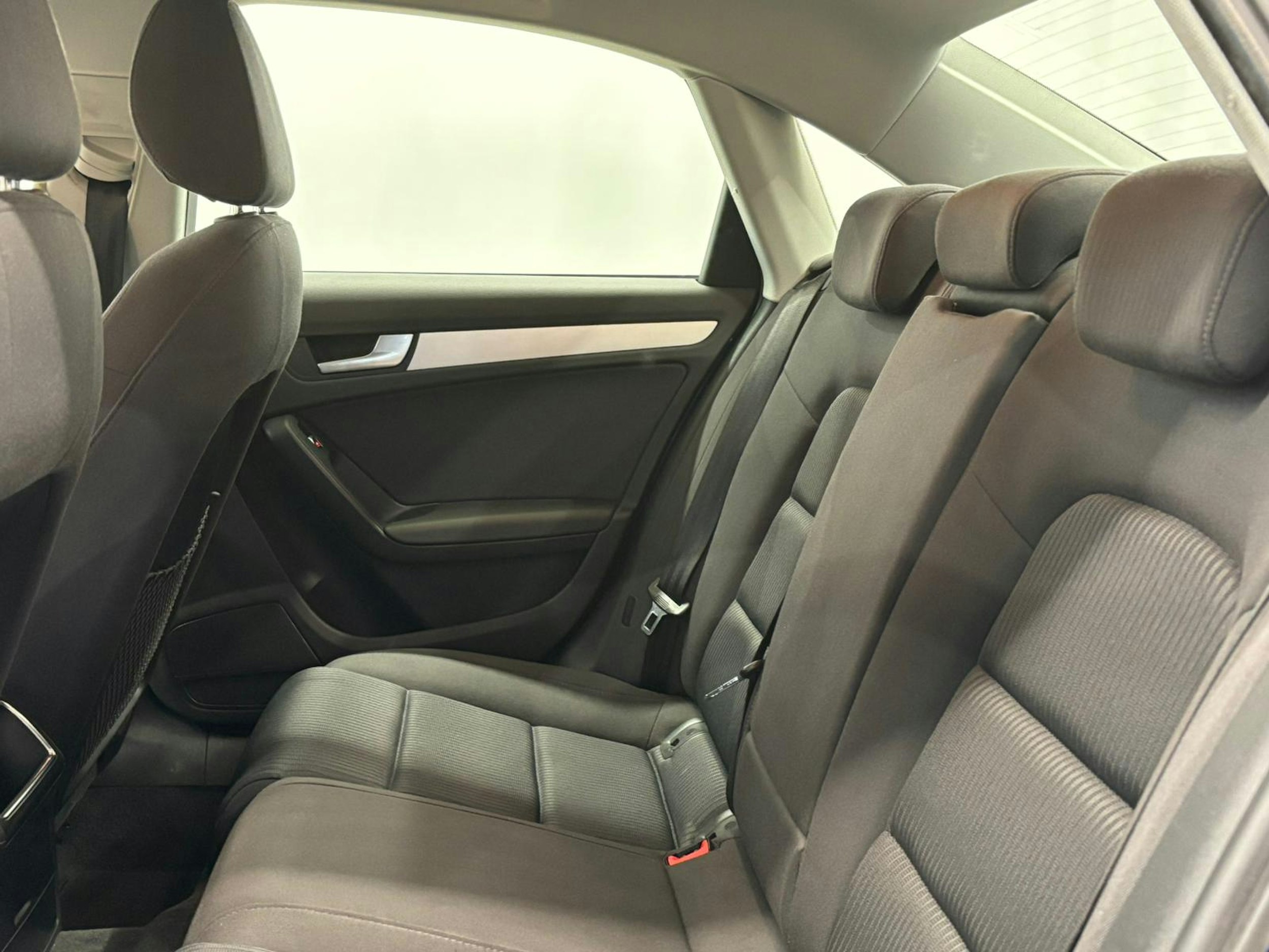 met. sininen Audi A4 2015 kuva 12.