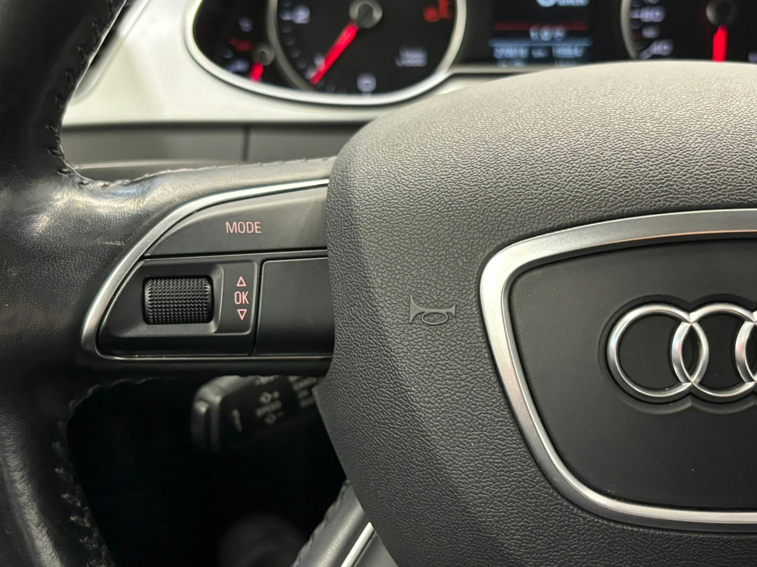 met. sininen Audi A4 2015 kuva 16.