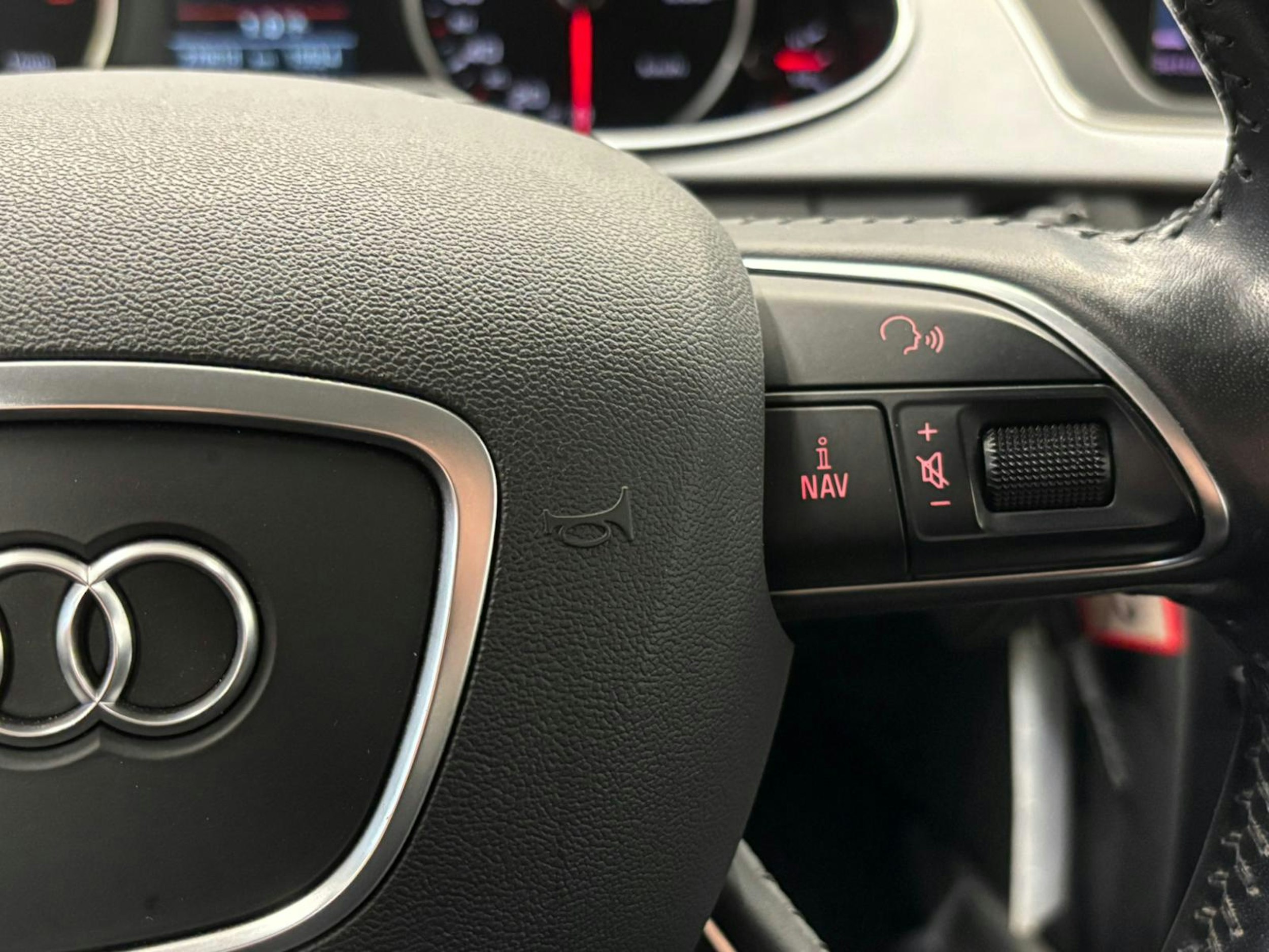 met. sininen Audi A4 2015 kuva 17.