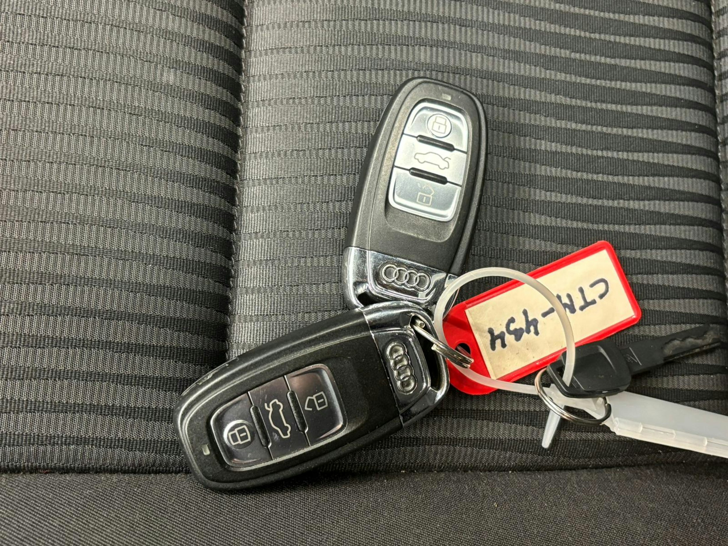 met. sininen Audi A4 2015 kuva 29.