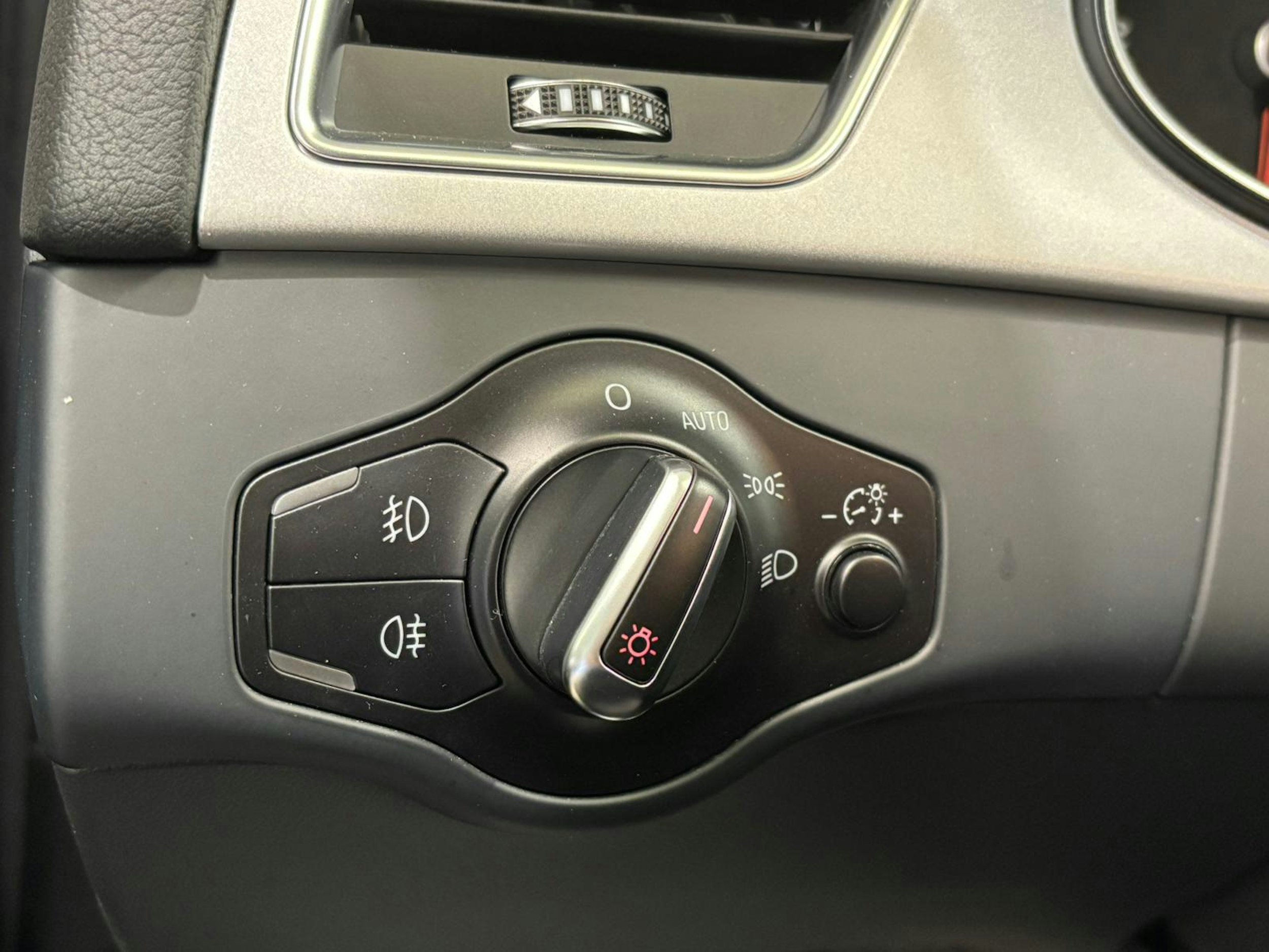 met. sininen Audi A4 2015 kuva 30.