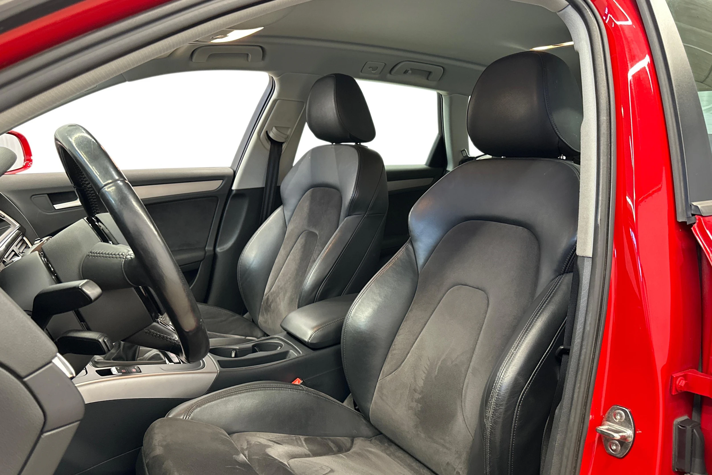 punainen Audi A4 2015 kuva 8.