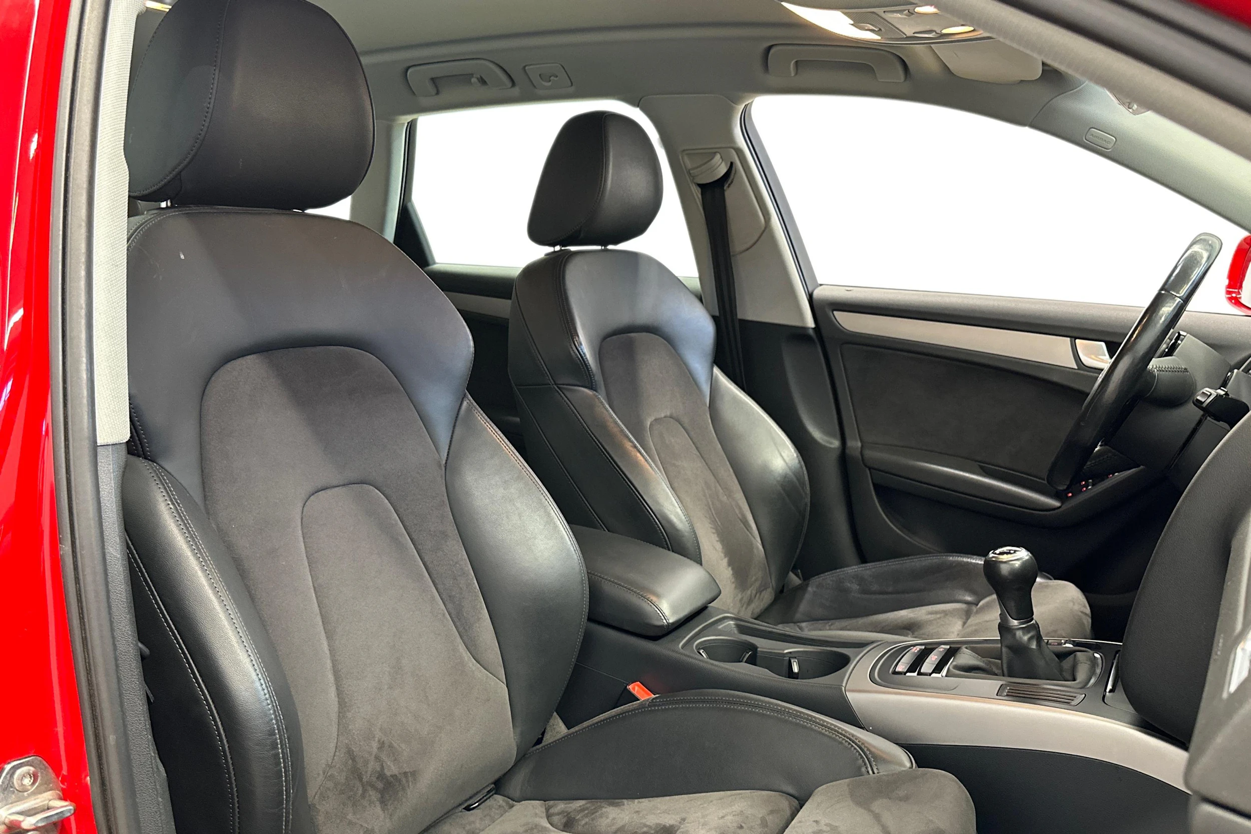 punainen Audi A4 2015 kuva 9.