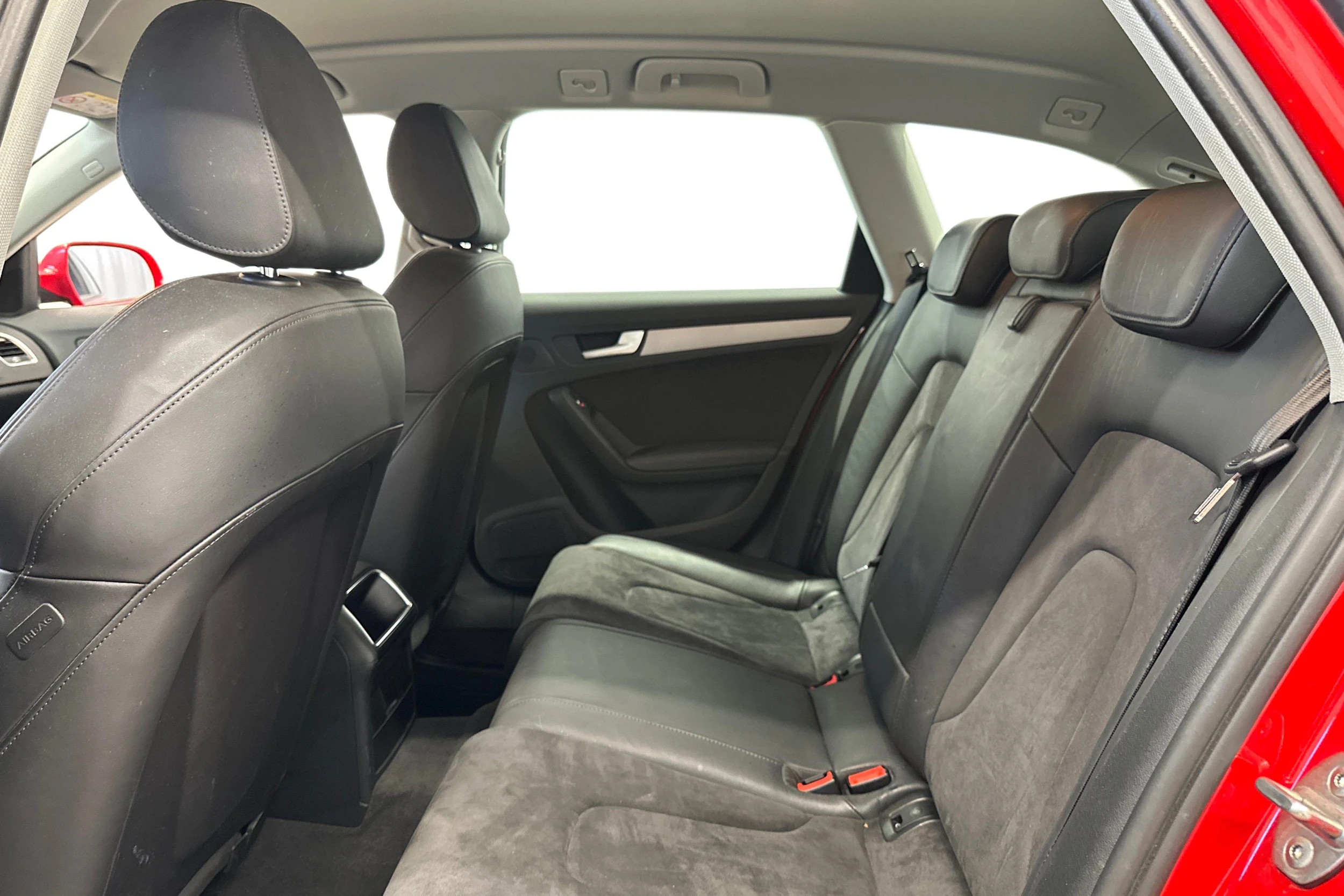 punainen Audi A4 2015 kuva 11.