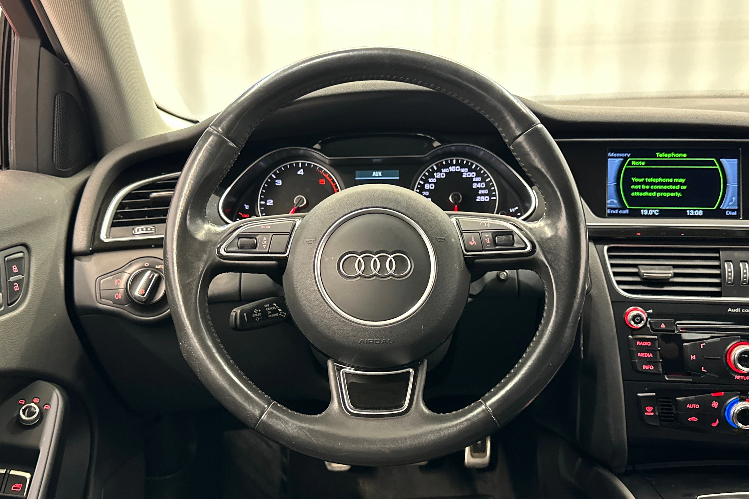 punainen Audi A4 2015 kuva 16.