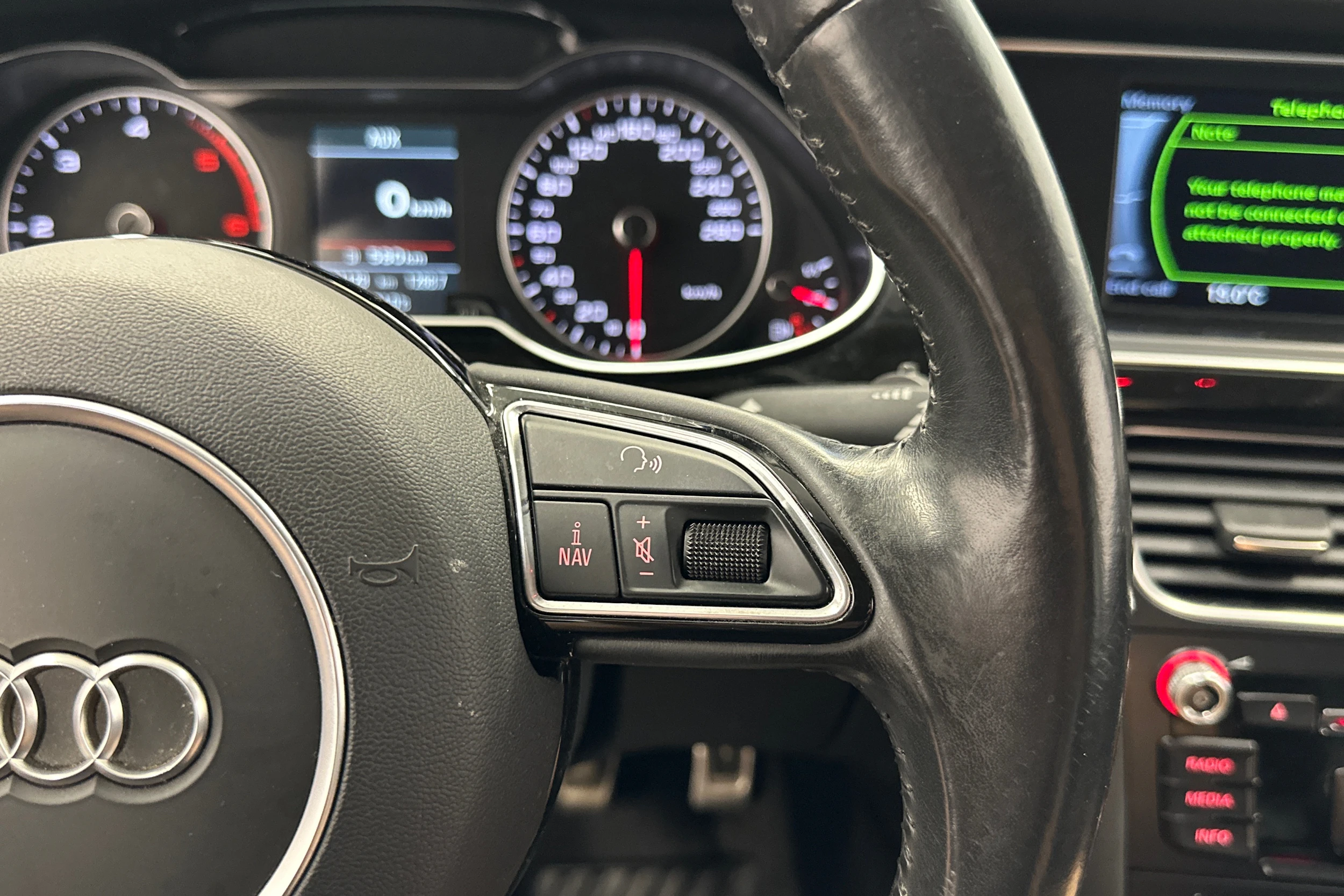 punainen Audi A4 2015 kuva 18.